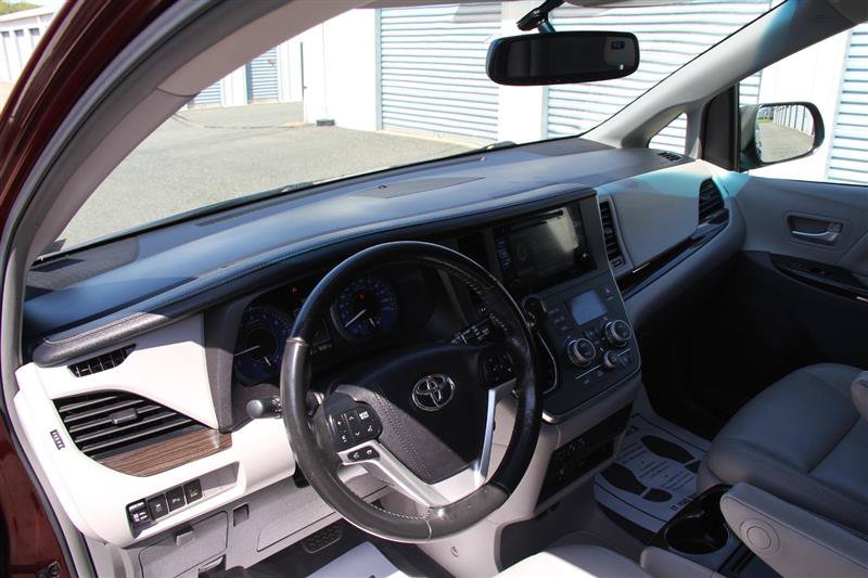Used 2017 Toyota Sienna XLE Premium AWD/4WD image 23