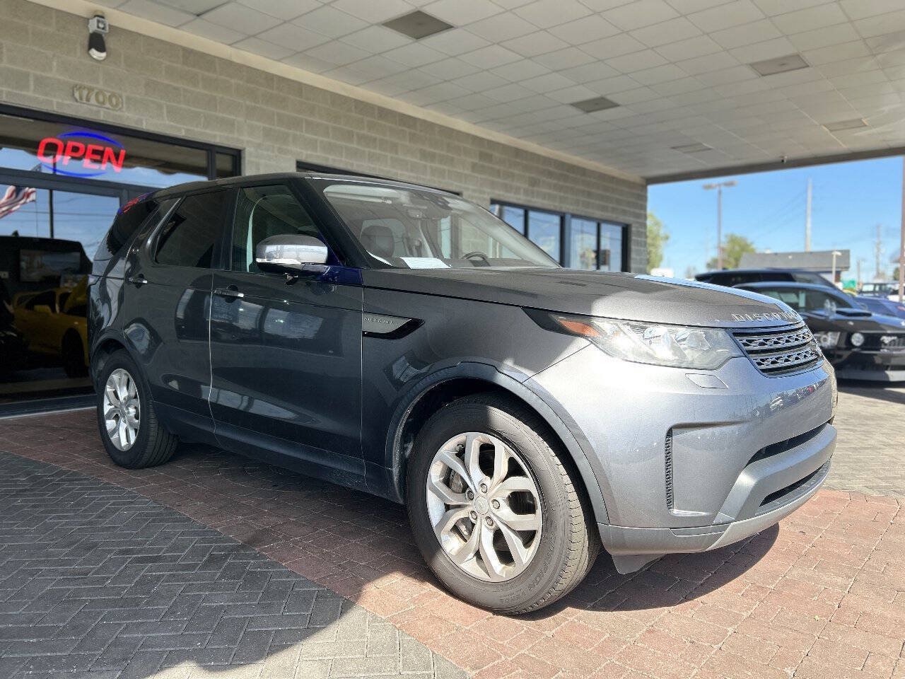 Used 2018 Land Rover Discovery SE AWD/4WD image 23