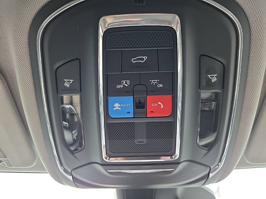 Used 2023 Jeep Grand Cherokee L Limited w/ Black Appearance Package image 31