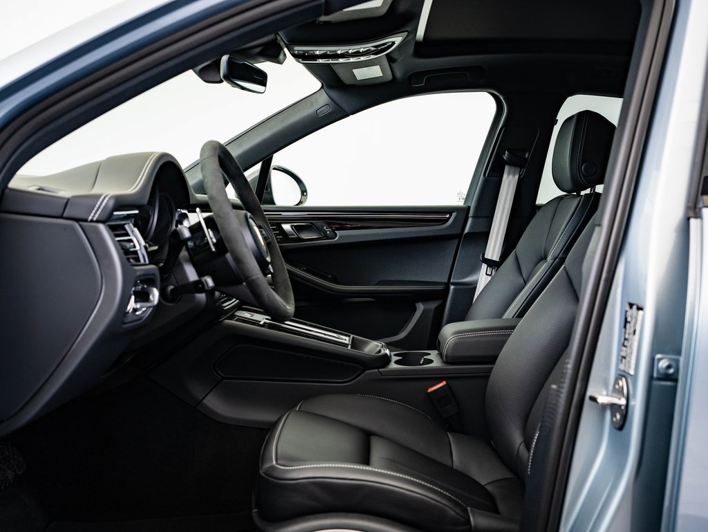 New 2026 Porsche Macan Turbo image 5