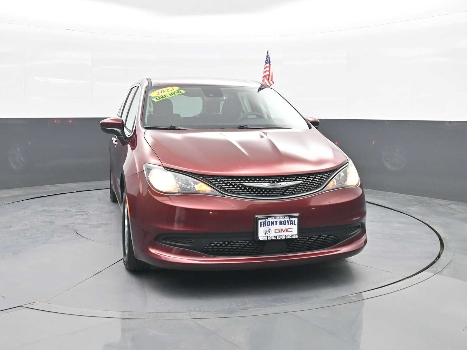 Used 2023 Chrysler Voyager LX FWD image 2