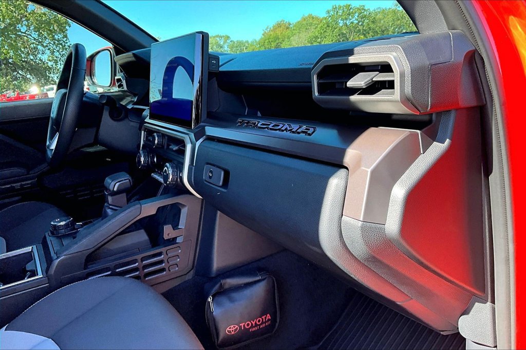 Used 2024 Toyota Tacoma TRD Sport AWD/4WD image 15