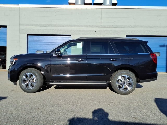 New 2027 Ford Expedition Active AWD/4WD image 3