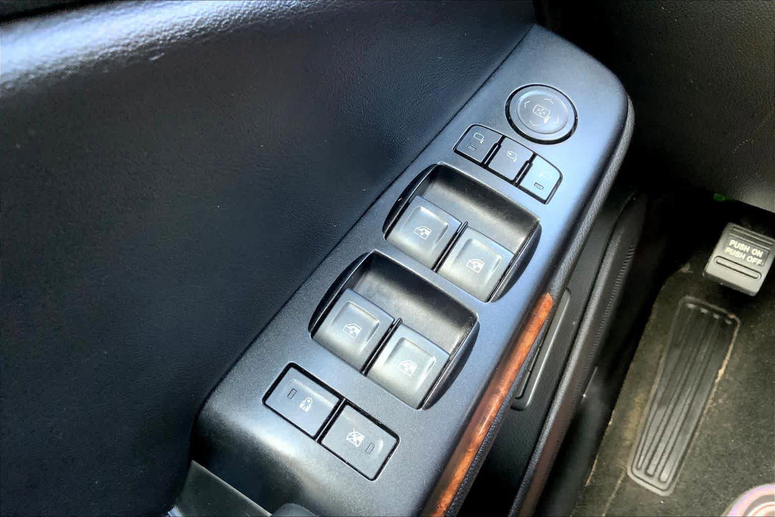 Used 2018 Chevrolet Tahoe Premier AWD/4WD image 36
