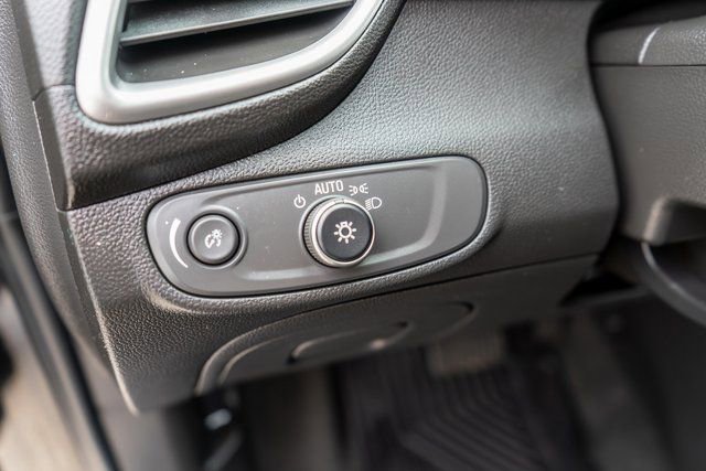 Used 2022 Chevrolet Trax LT w/ LT Convenience Package image 21