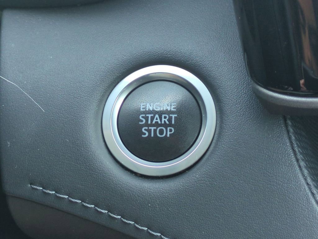 Used 2020 Toyota Highlander XLE image 27