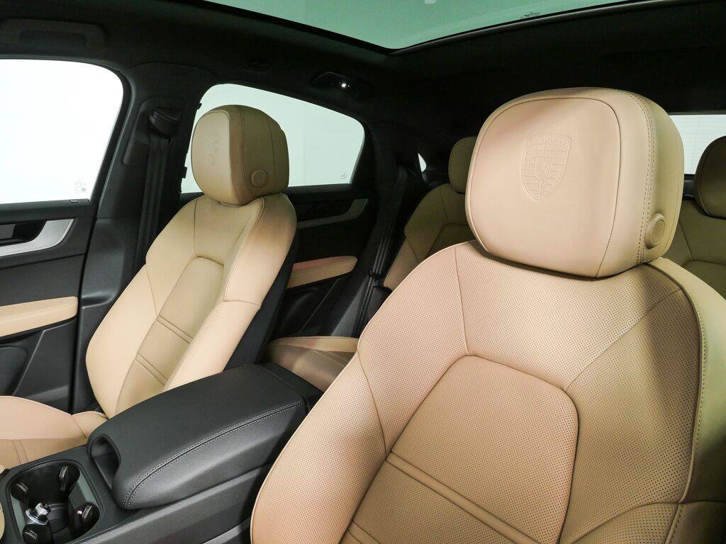 New 2026 Porsche Cayenne Coupe AWD/4WD image 5