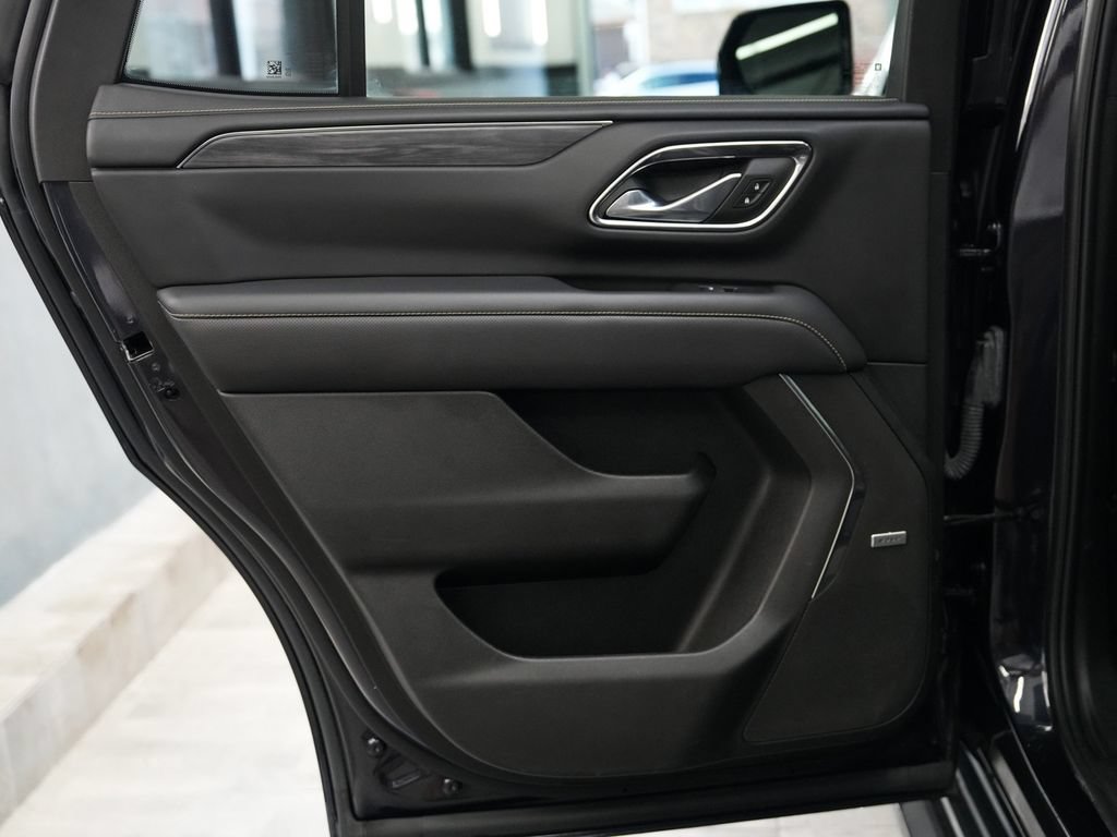 Used 2023 GMC Yukon SLT w/ SLT Premium Package AWD/4WD image 14