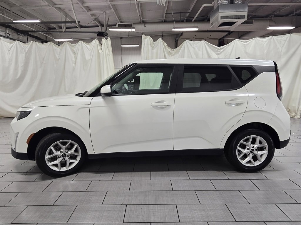 Used 2023 Kia Soul LX w/ LX Technology Package image 11