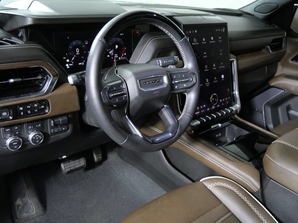 Used 2025 GMC Yukon Denali Ultimate AWD/4WD image 12