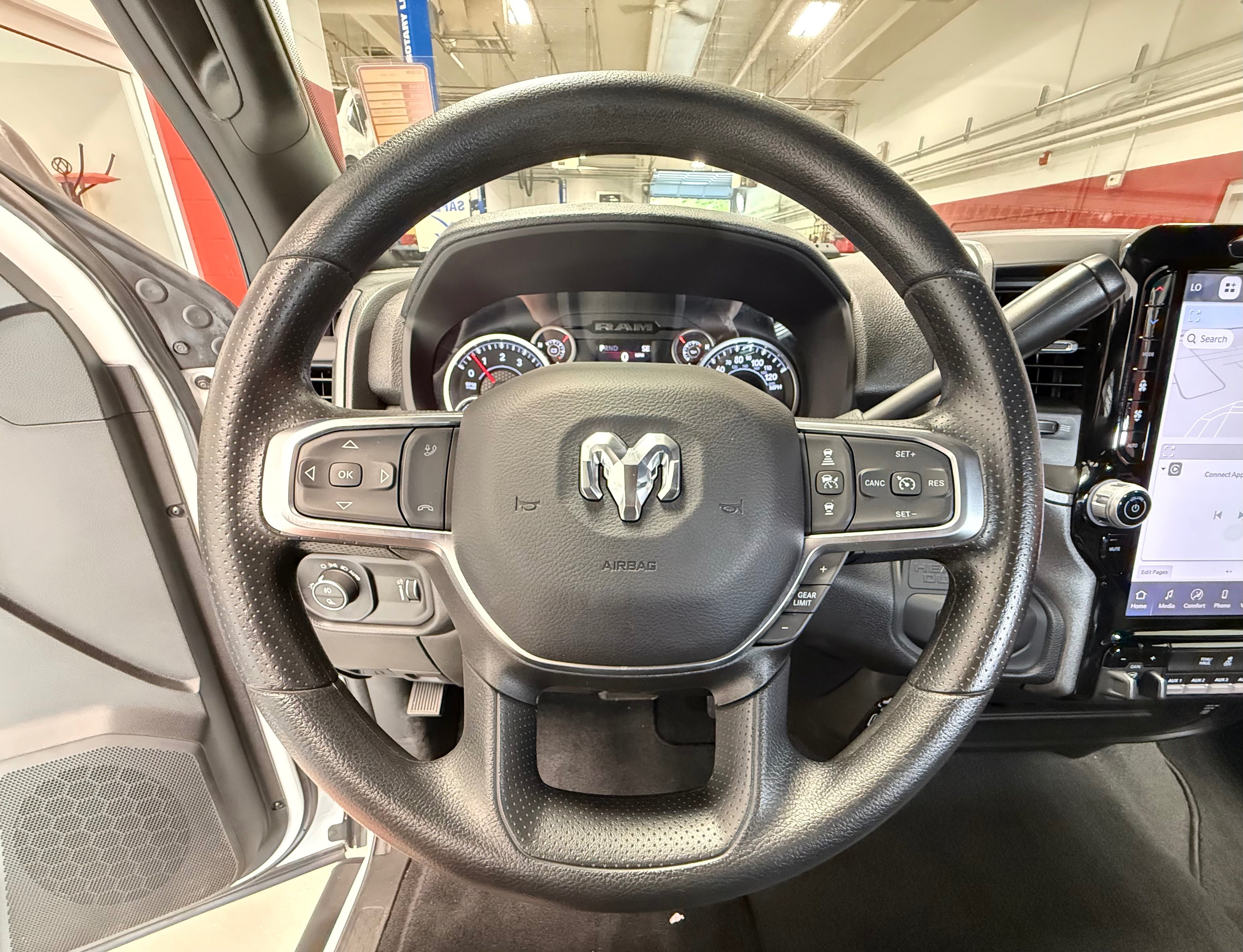Certified 2025 RAM 2500 Tradesman AWD/4WD image 21