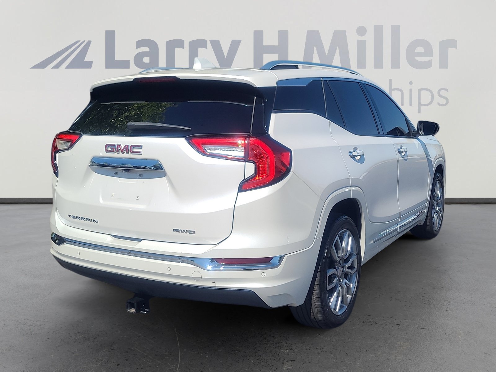 Used 2022 GMC Terrain Denali w/ Denali Premium Package AWD/4WD image 5