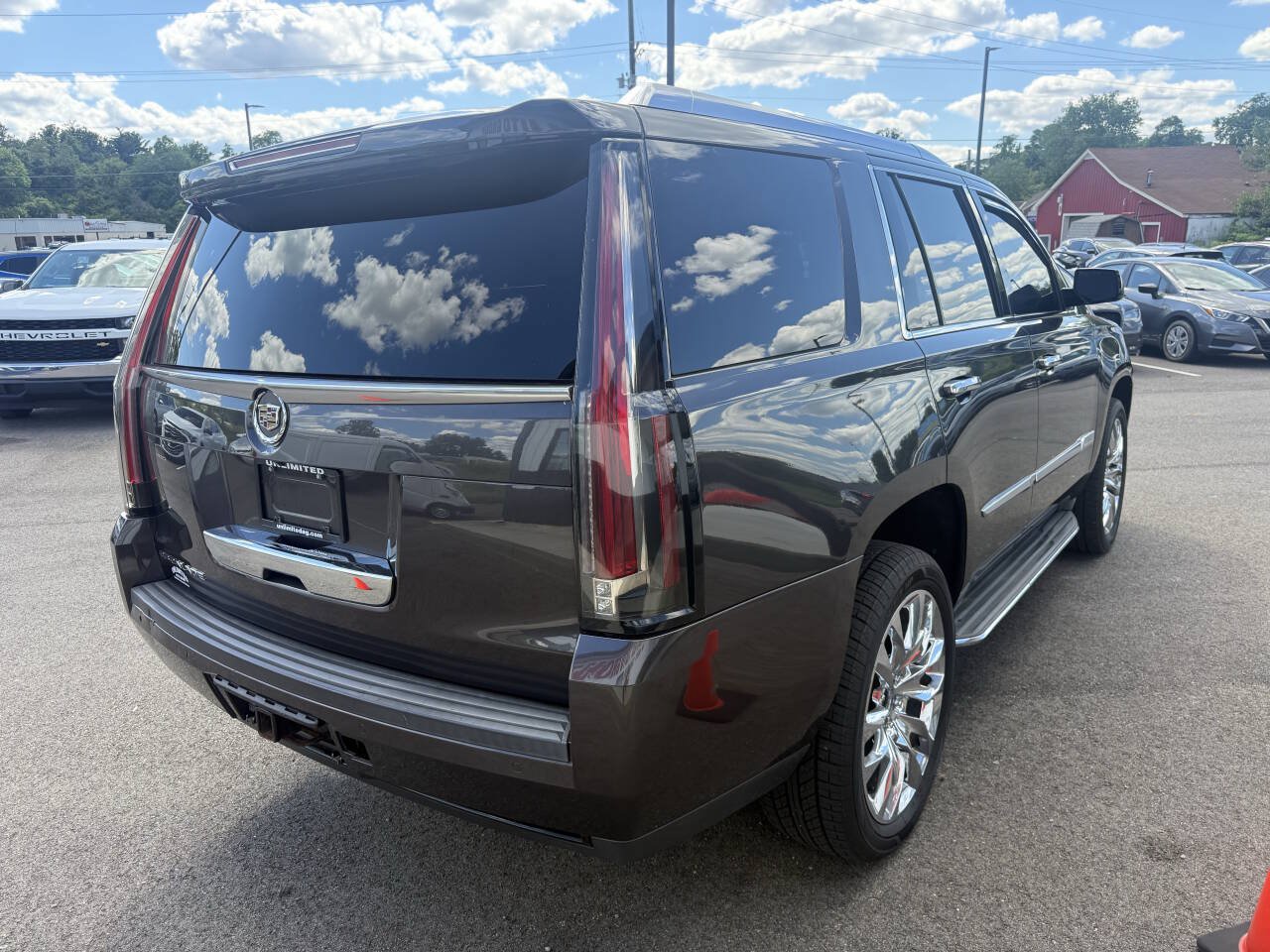 Used 2015 Cadillac Escalade Luxury AWD/4WD image 7