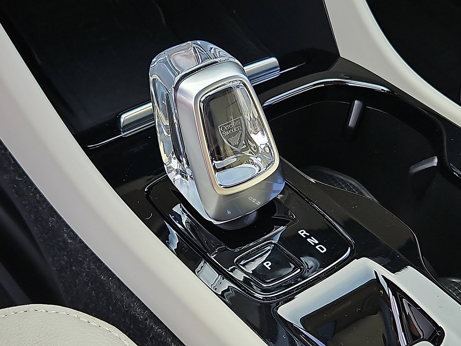 Certified 2023 Volvo XC40 B5 Plus w/ Climate Package image 15