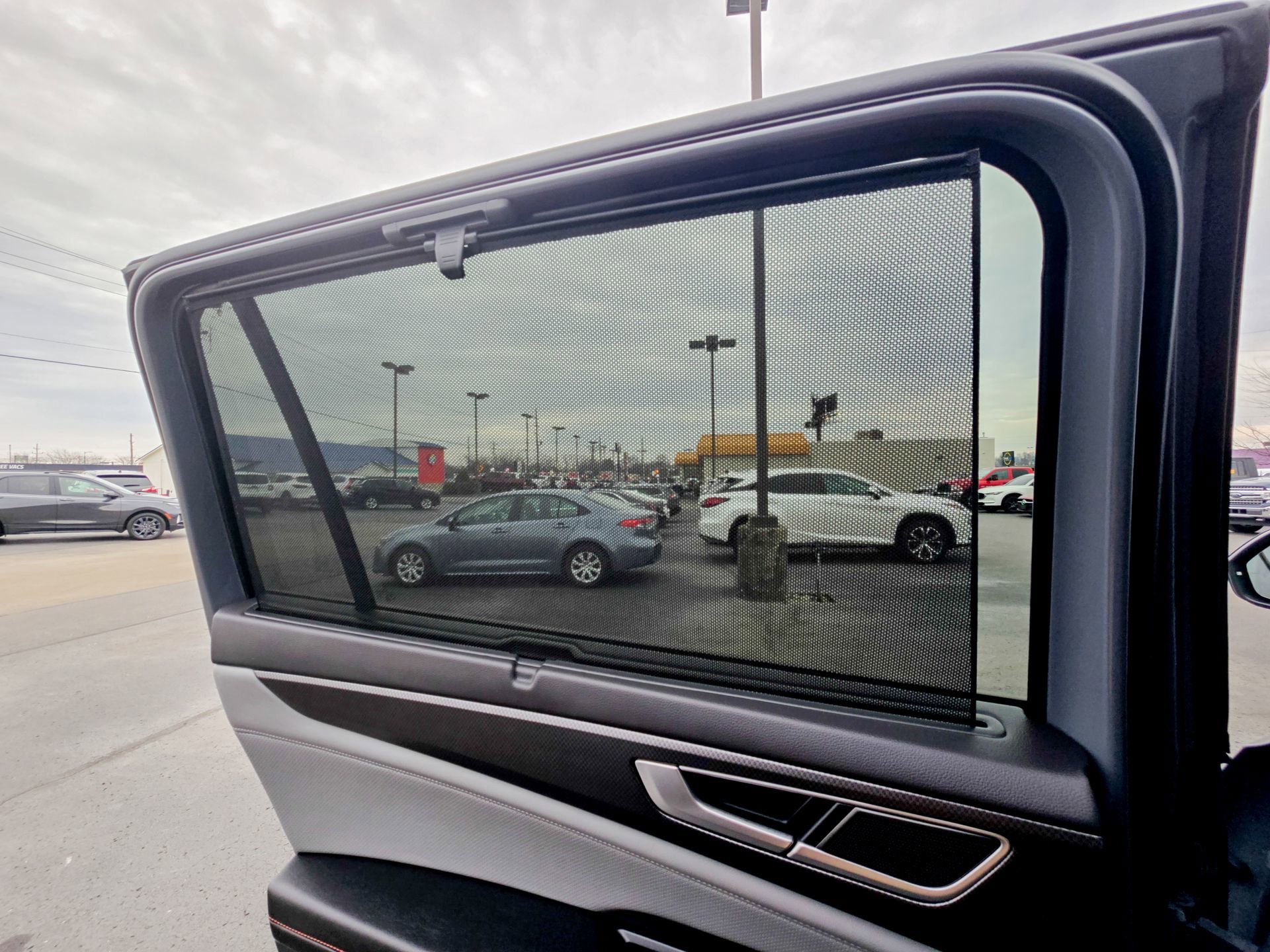 Used 2024 Volkswagen Atlas Peak Edition SE image 18