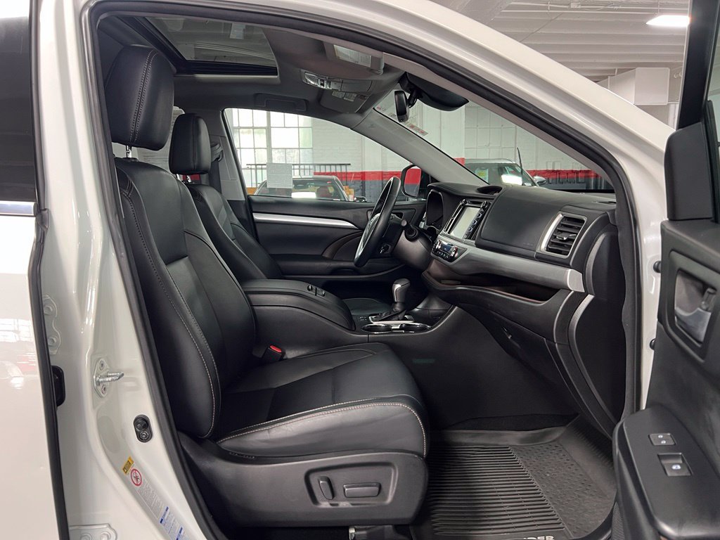 Certified 2017 Toyota Highlander XLE AWD/4WD image 23