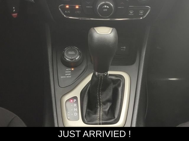 Used 2016 Jeep Cherokee Latitude AWD/4WD image 24