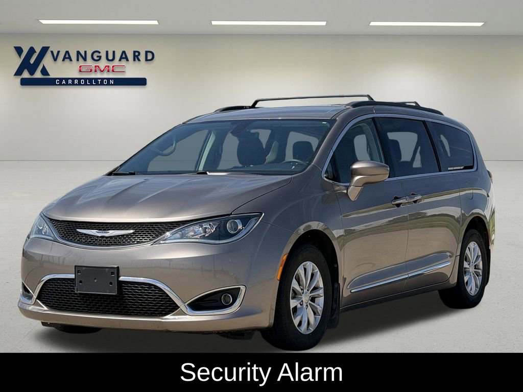 Used 2017 Chrysler Pacifica Touring-L FWD image 5