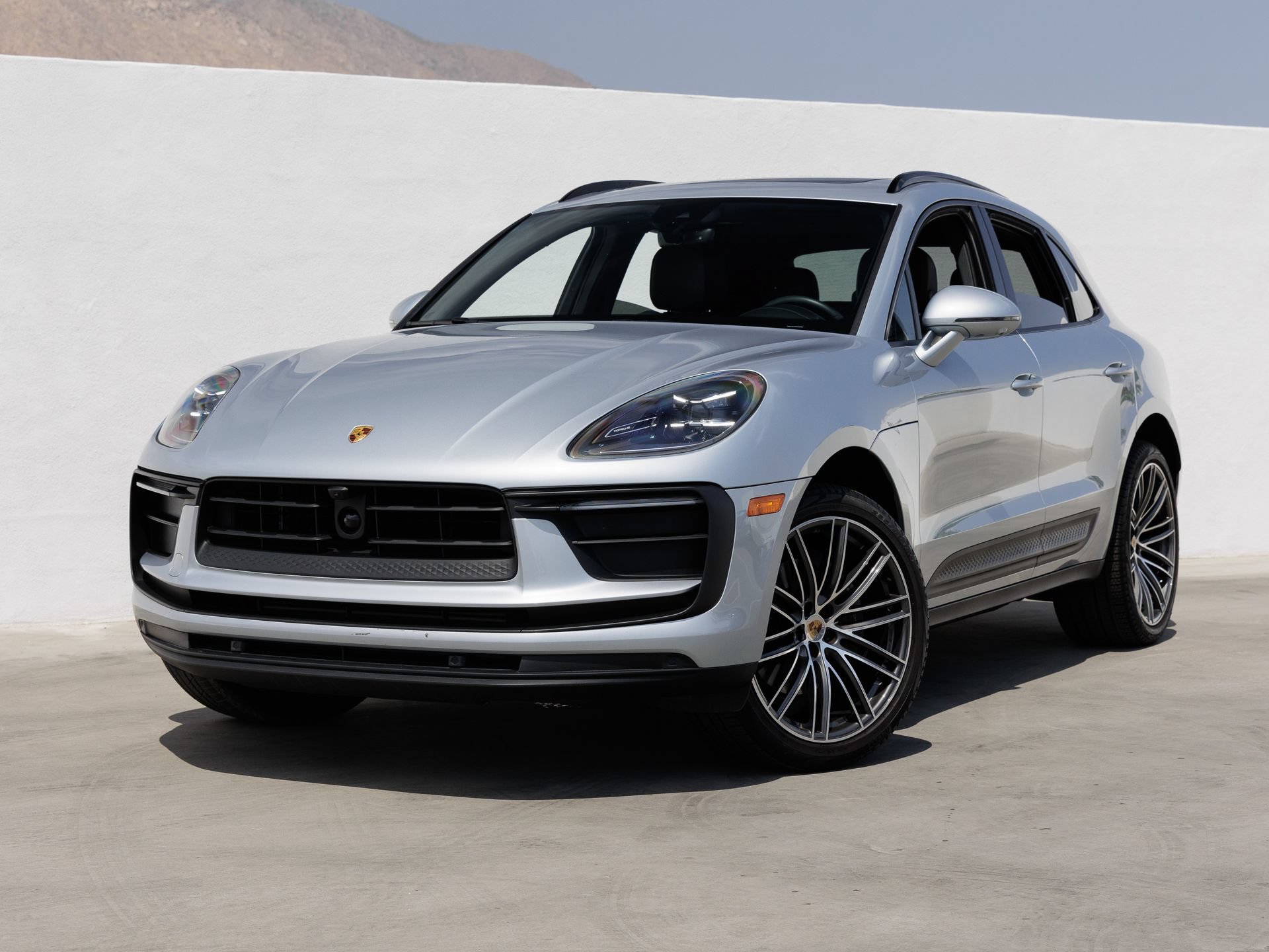 Certified 2026 Porsche Macan AWD/4WD image 1