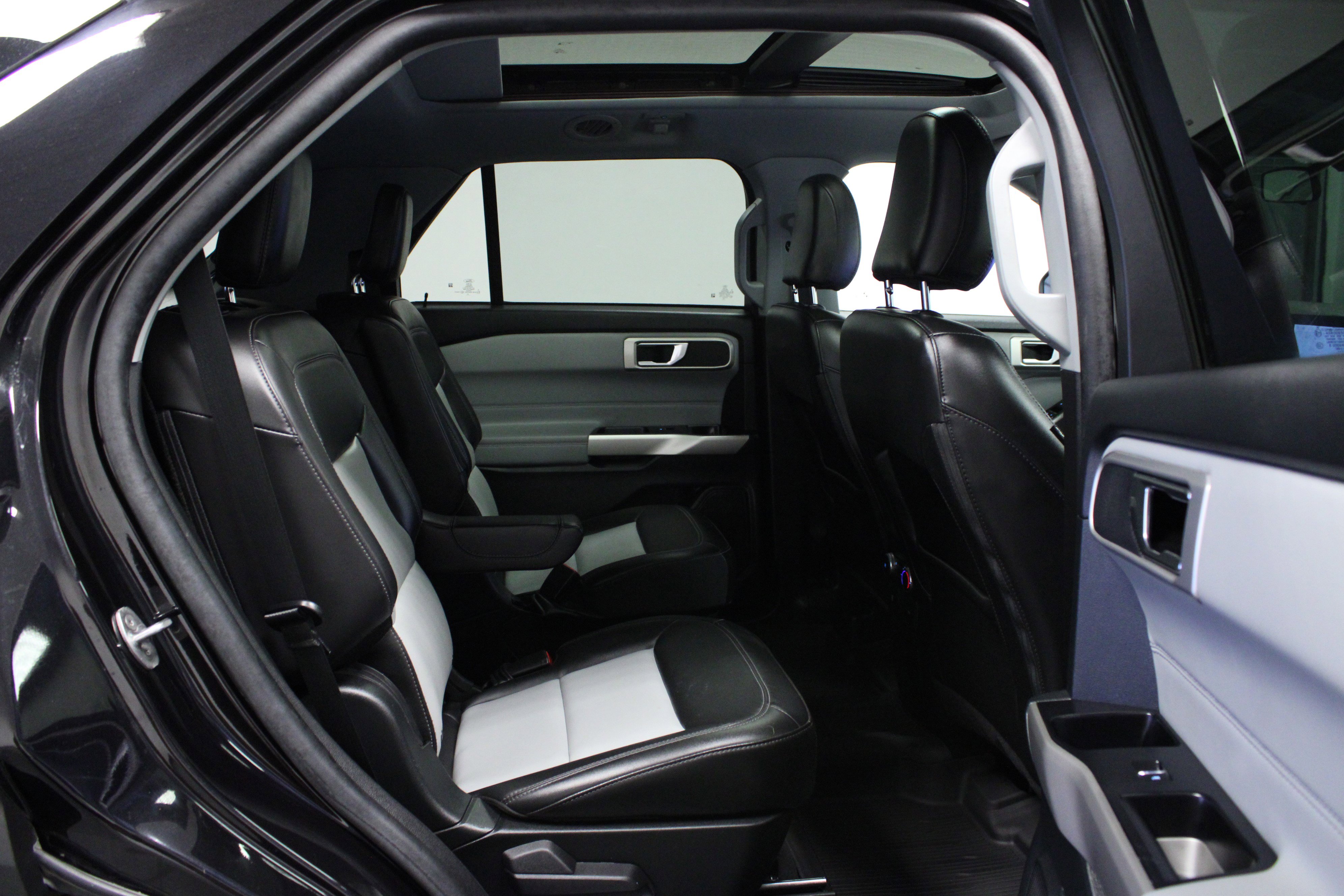 Used 2023 Ford Explorer XLT w/ Equipment Group 202A image 16