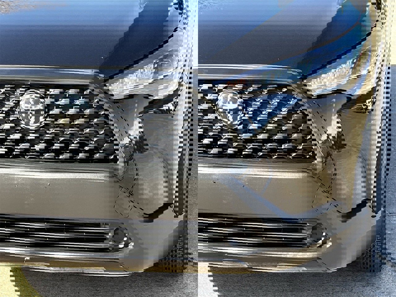 Used 2023 Toyota Corolla Cross LE image 8