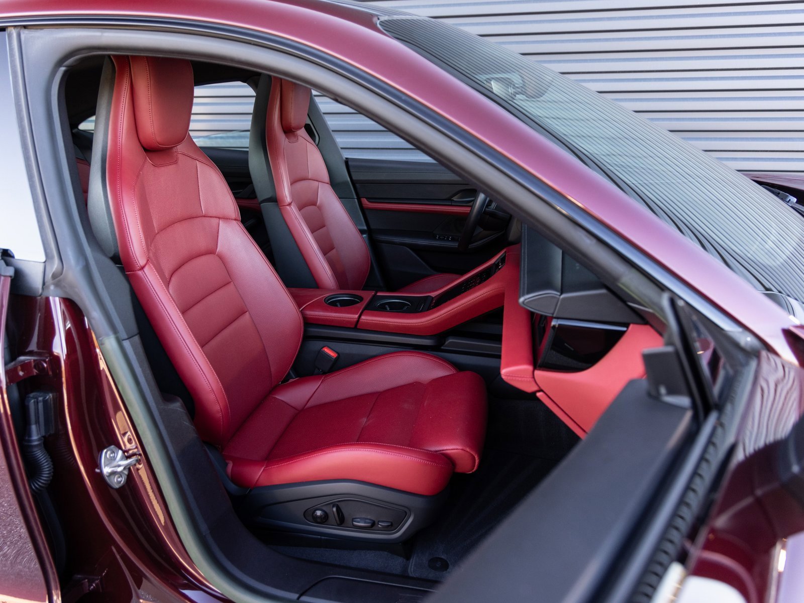 Used 2023 Porsche Taycan image 29