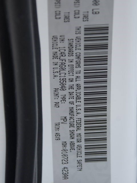 Used 2020 Jeep Grand Cherokee Laredo image 25