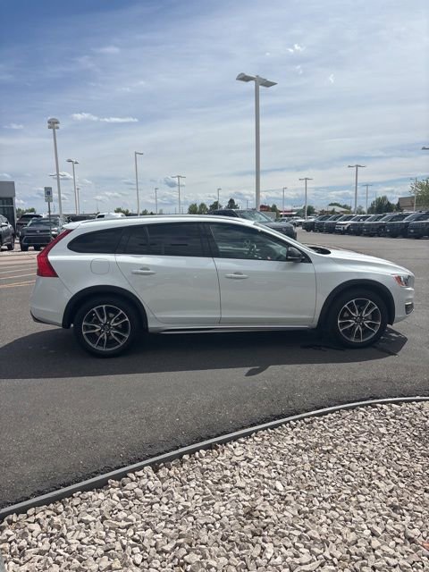 Used 2016 Volvo V60 T5 Cross Country AWD/4WD image 2