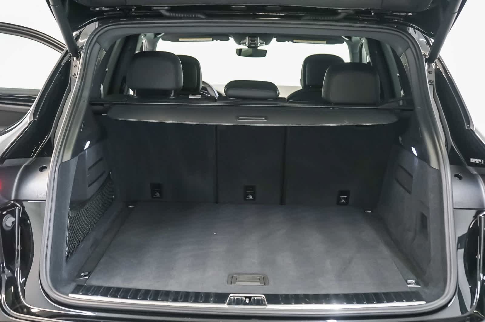 Certified 2023 Porsche Cayenne Platinum Edition AWD/4WD image 32
