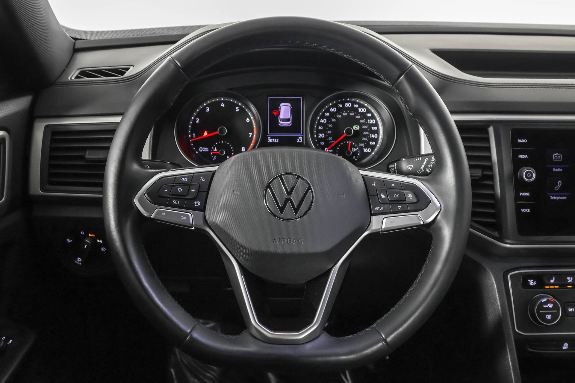 Used 2020 Volkswagen Atlas Cross Sport SE w/ Towing Package image 27