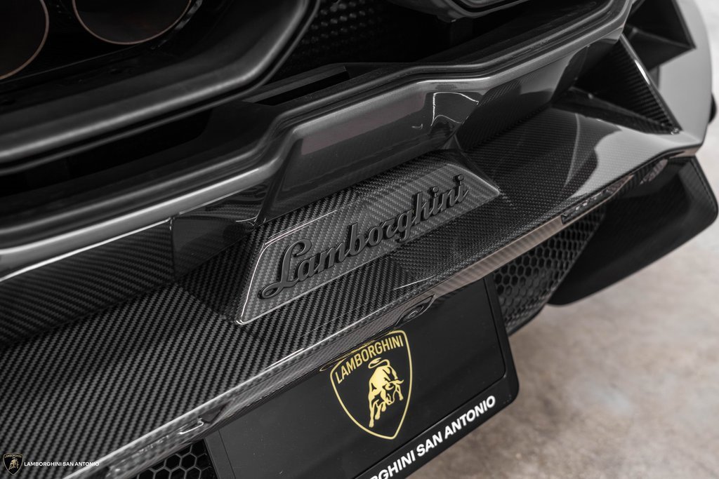 Used 2024 Lamborghini Revuelto image 9