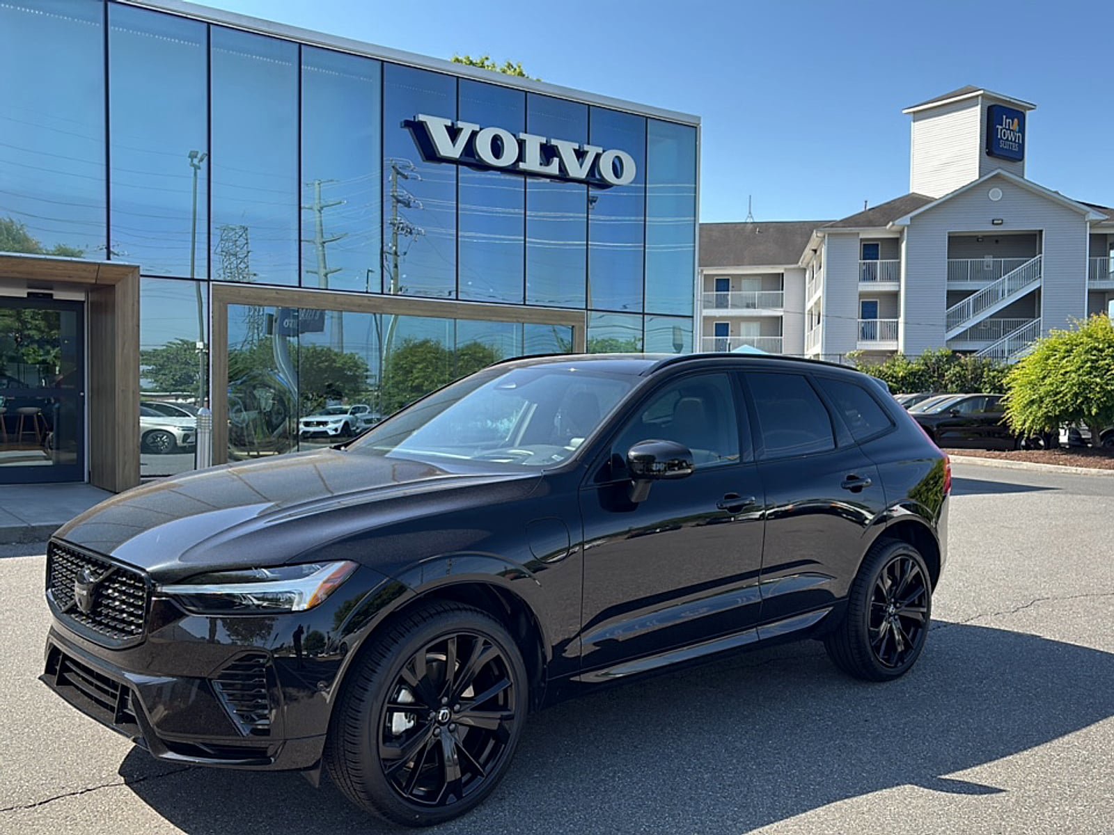 Certified 2024 Volvo XC60 T8 Ultimate w/ Protection Package Premier AWD/4WD image 1