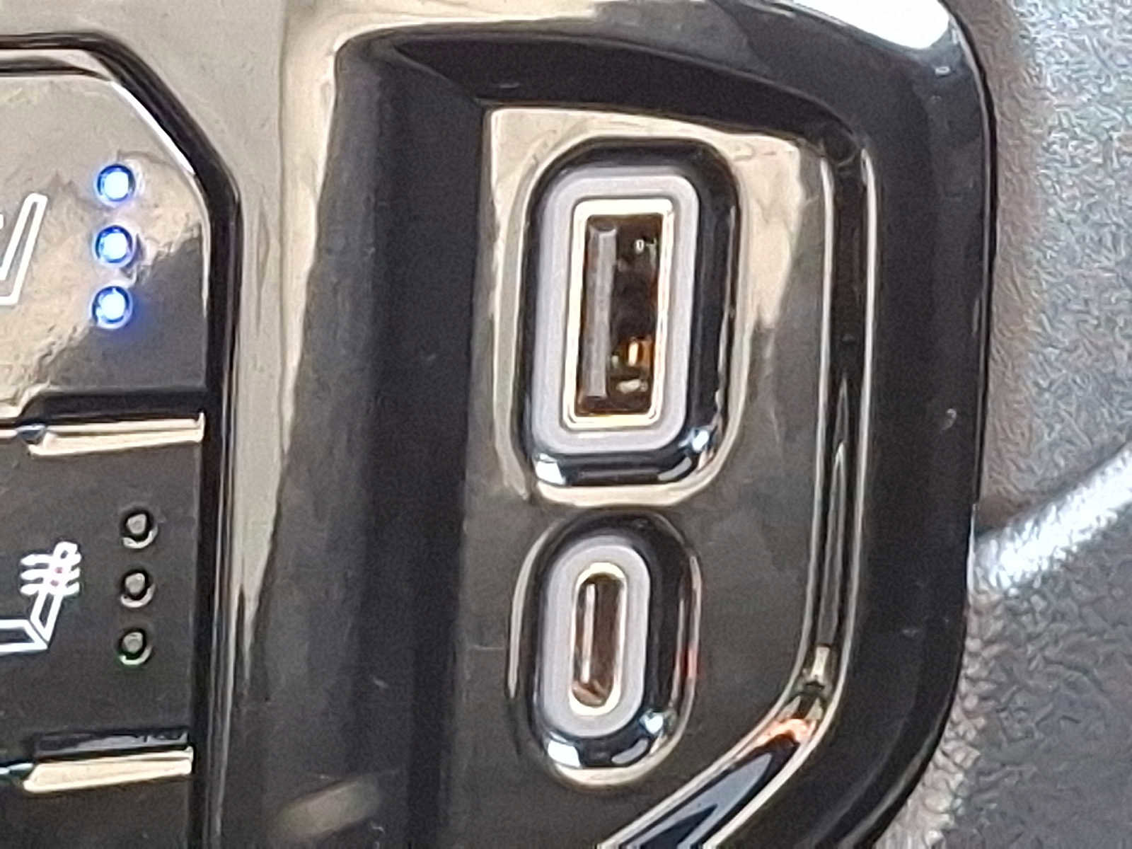 Used 2023 Chevrolet Silverado 1500 ZR2 image 25