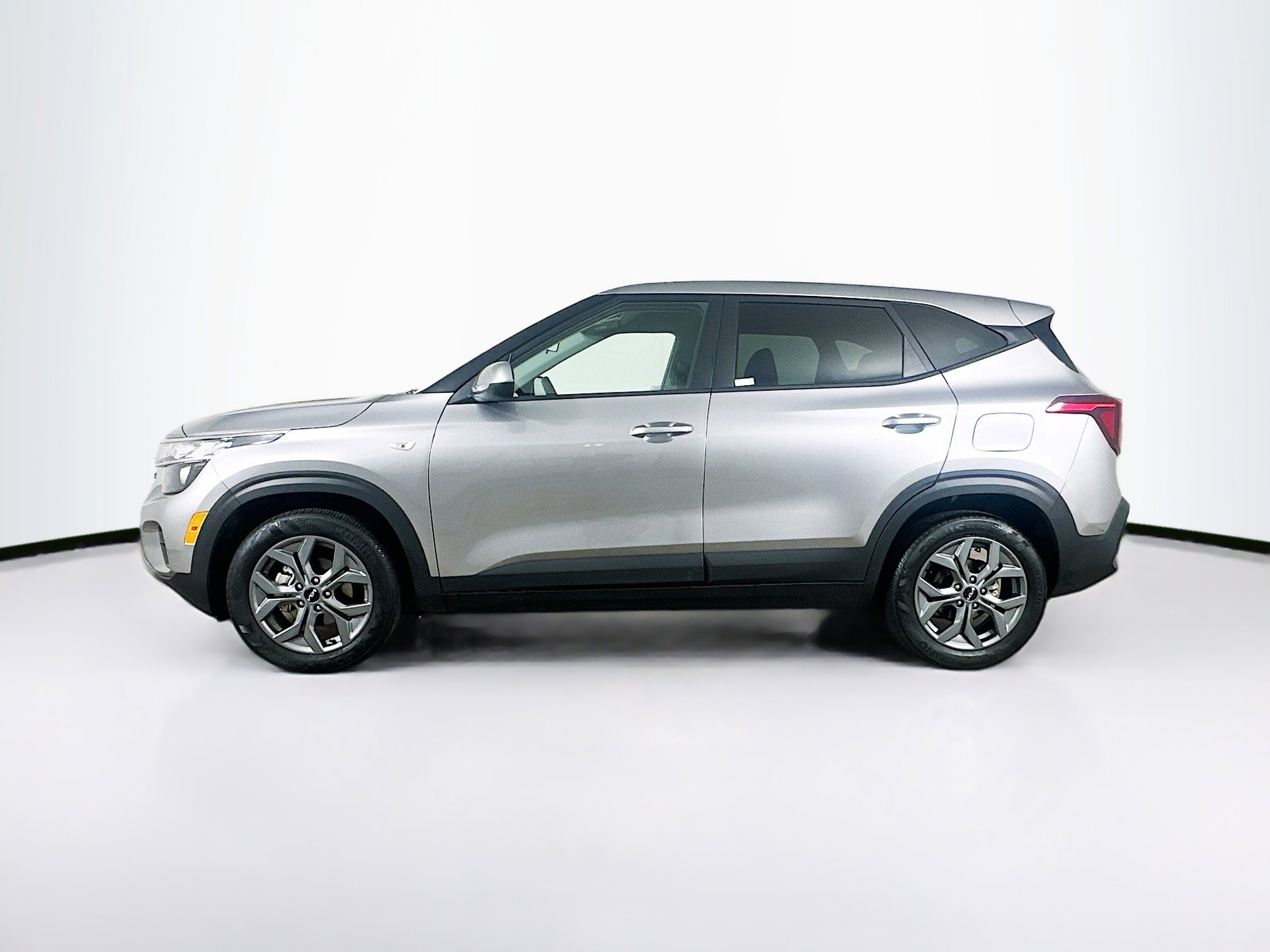 Used 2026 Kia Seltos LX FWD image 4