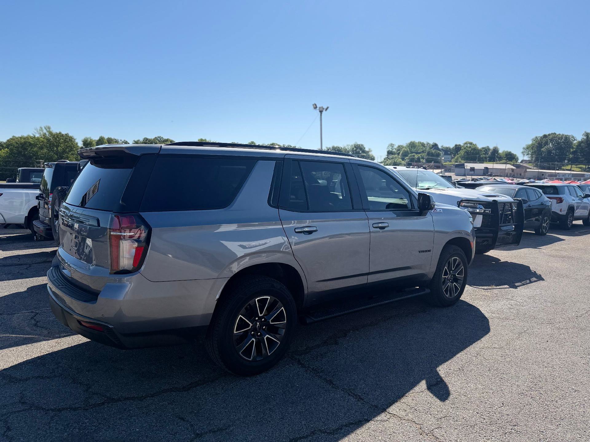 Used 2022 Chevrolet Tahoe Z71 w/ Z71 Off-Road Package AWD/4WD image 3