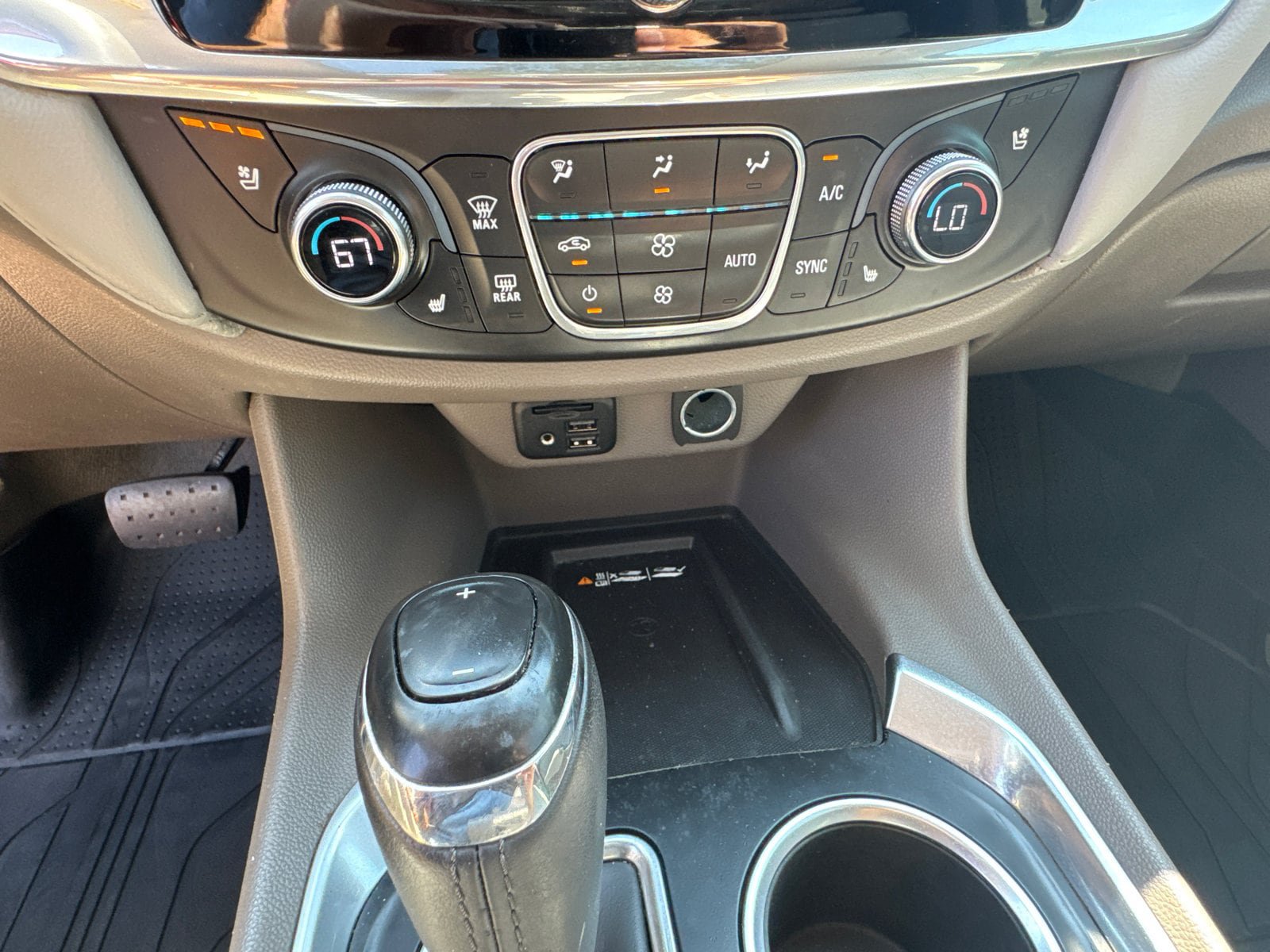 Used 2020 Chevrolet Traverse Premier FWD image 32