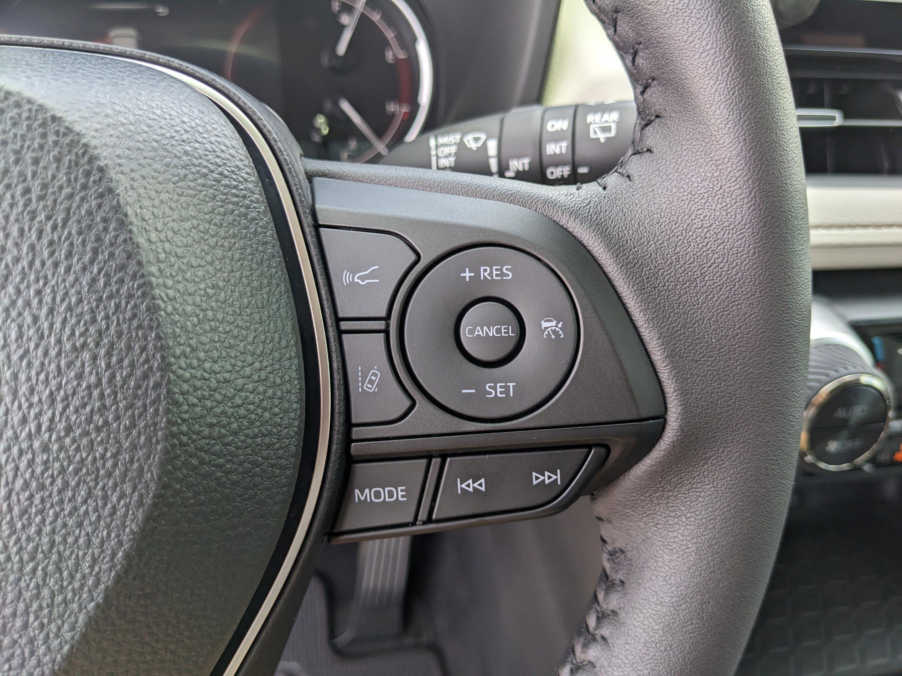 Used 2025 Toyota RAV4 XLE Premium FWD image 32