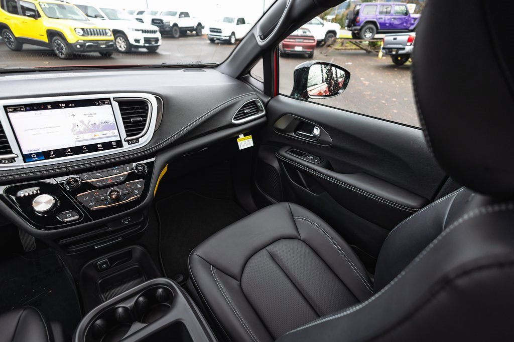 New 2026 Chrysler Pacifica Select w/ S Appearance Package image 26