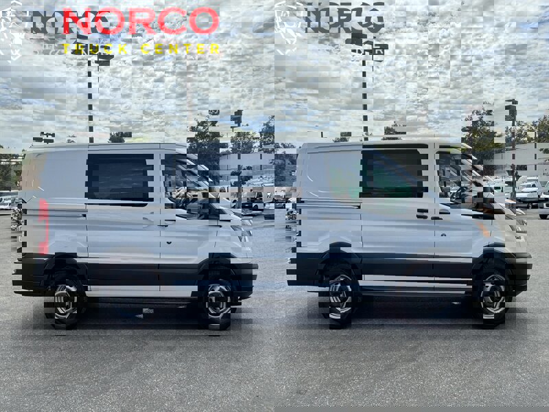 Used 2017 Ford Transit 250 130 Low Roof image 1