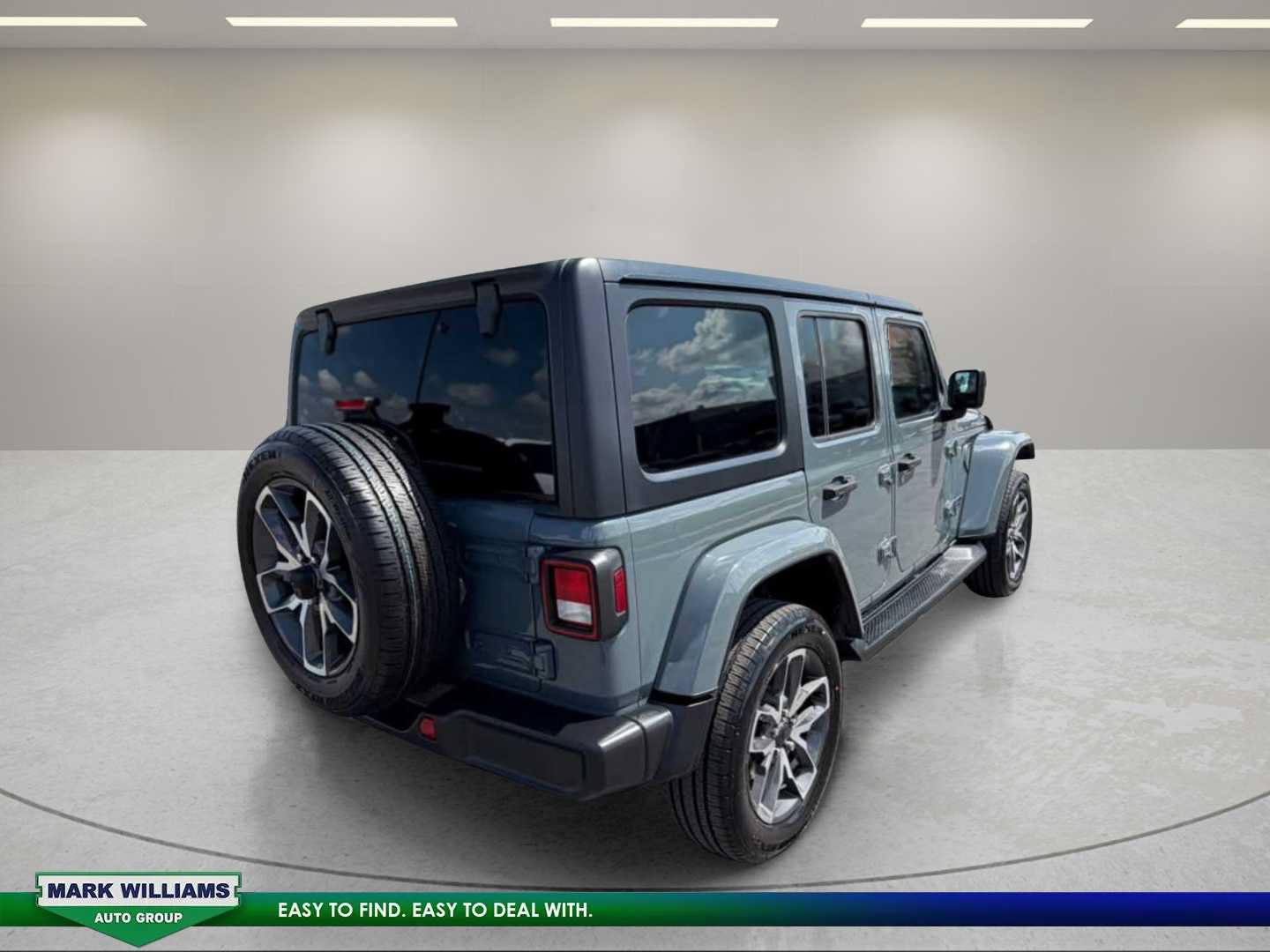 Used 2024 Jeep Wrangler Unlimited w/ Convenience Group AWD/4WD image 17