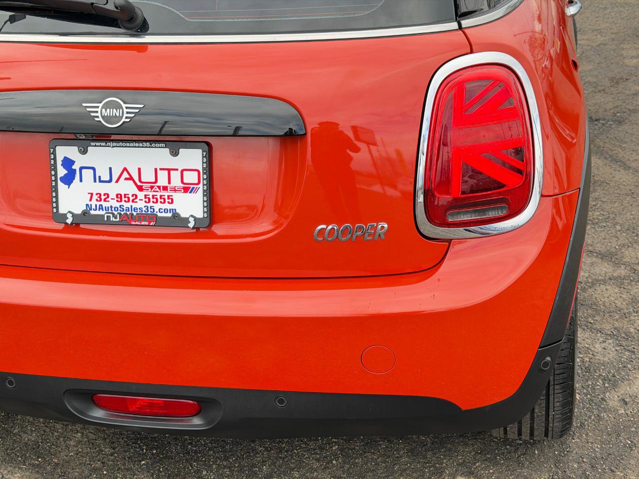 Used 2019 MINI Cooper 2-Door Hardtop w/ Storage Package image 84