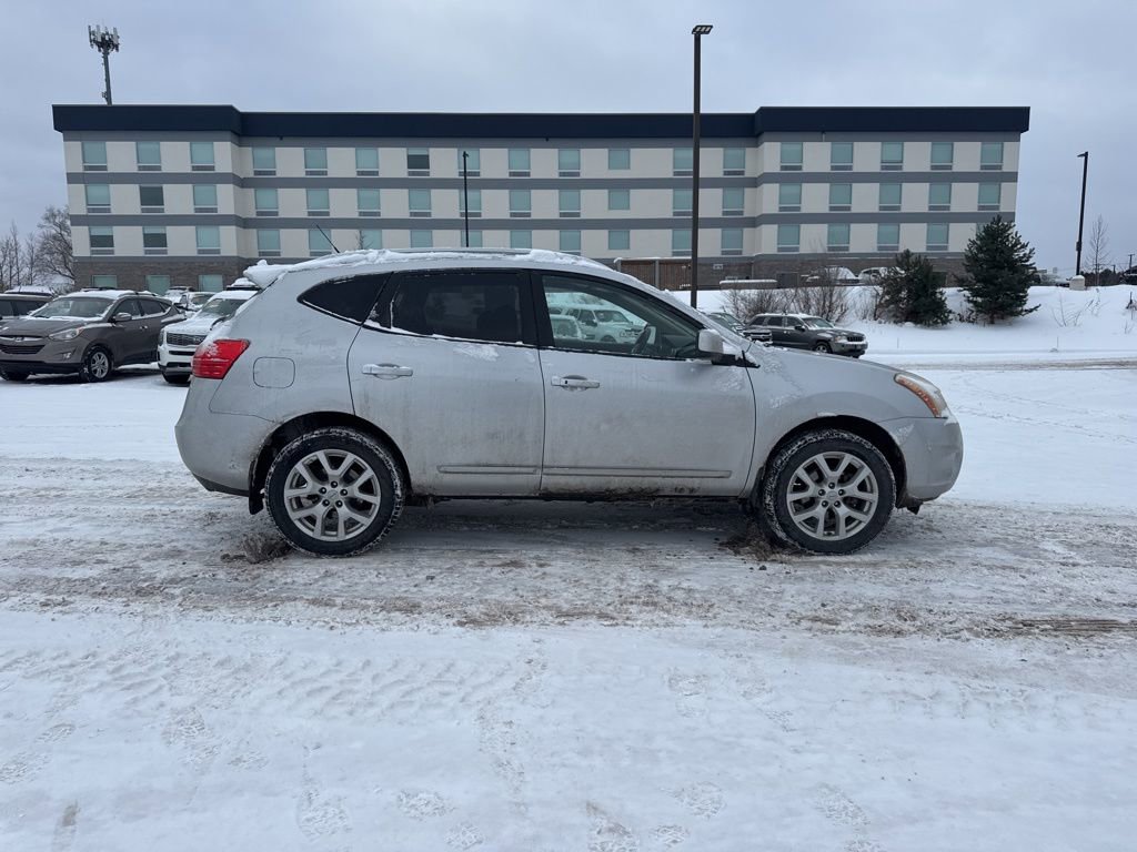 Used 2011 Nissan Rogue SV w/ SL Pkg image 2