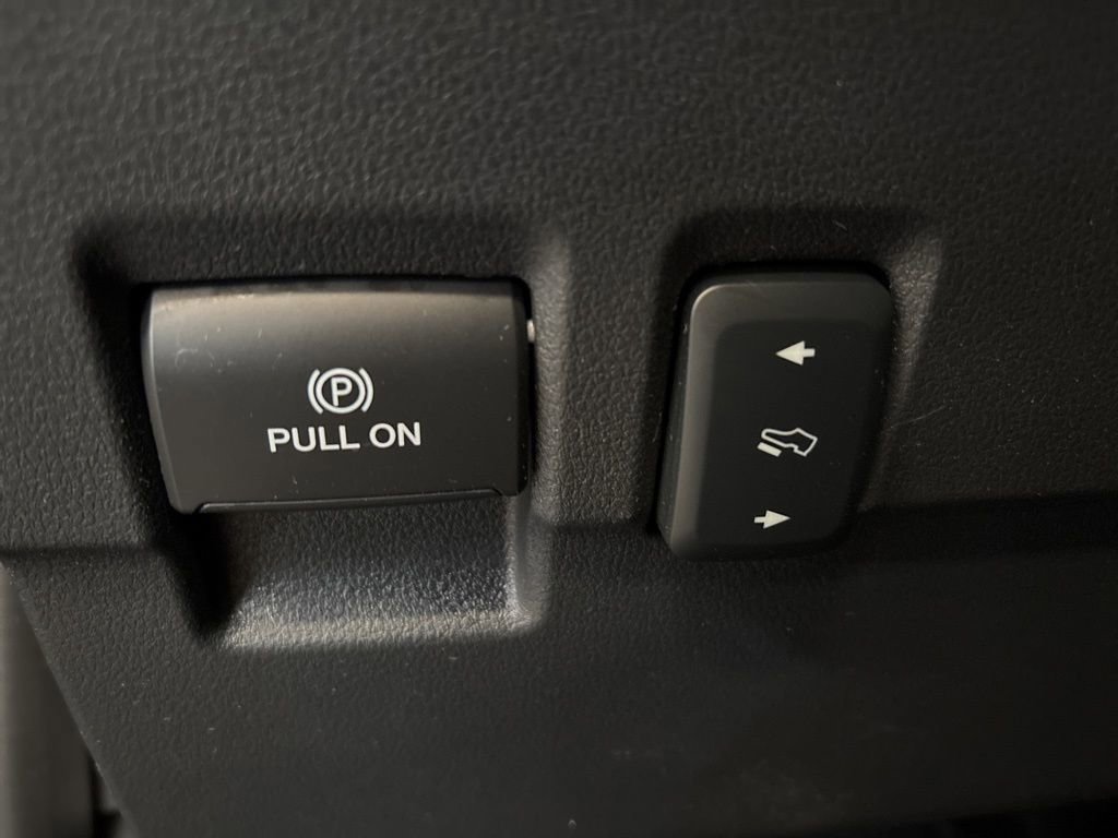 Used 2024 Ford F350 Lariat w/ Chrome Package image 27