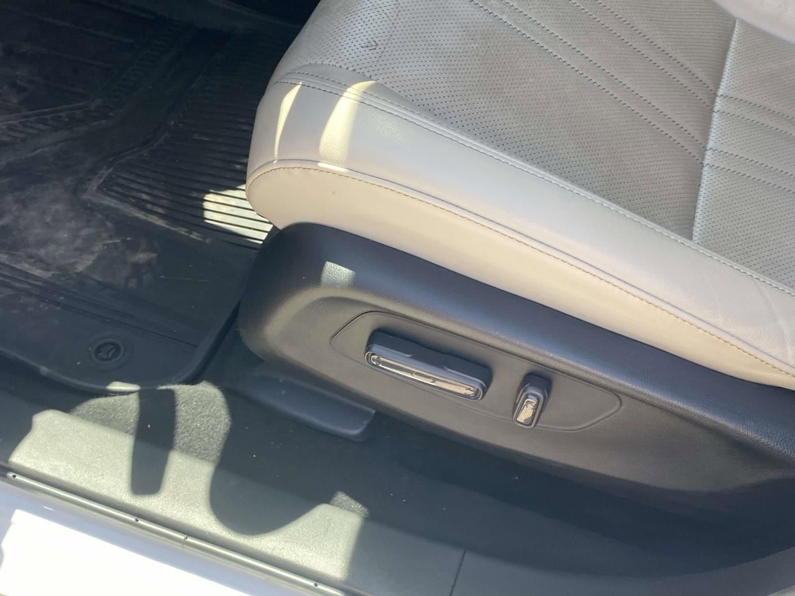 Used 2023 Honda HR-V EX-L image 16