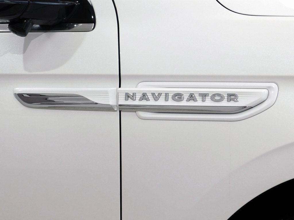 Used 2024 Lincoln Navigator Reserve w/ Equipment Group 201A image 11