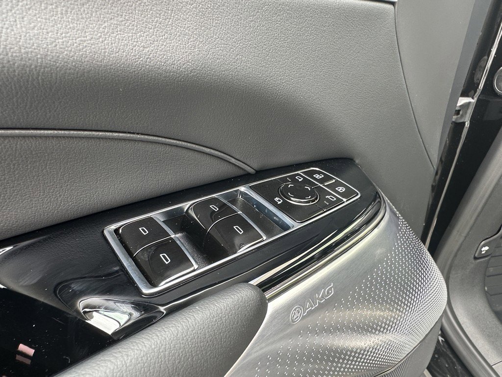 New 2025 Cadillac Lyriq Luxury w/ LPO, Floor Liner Package AWD/4WD image 18