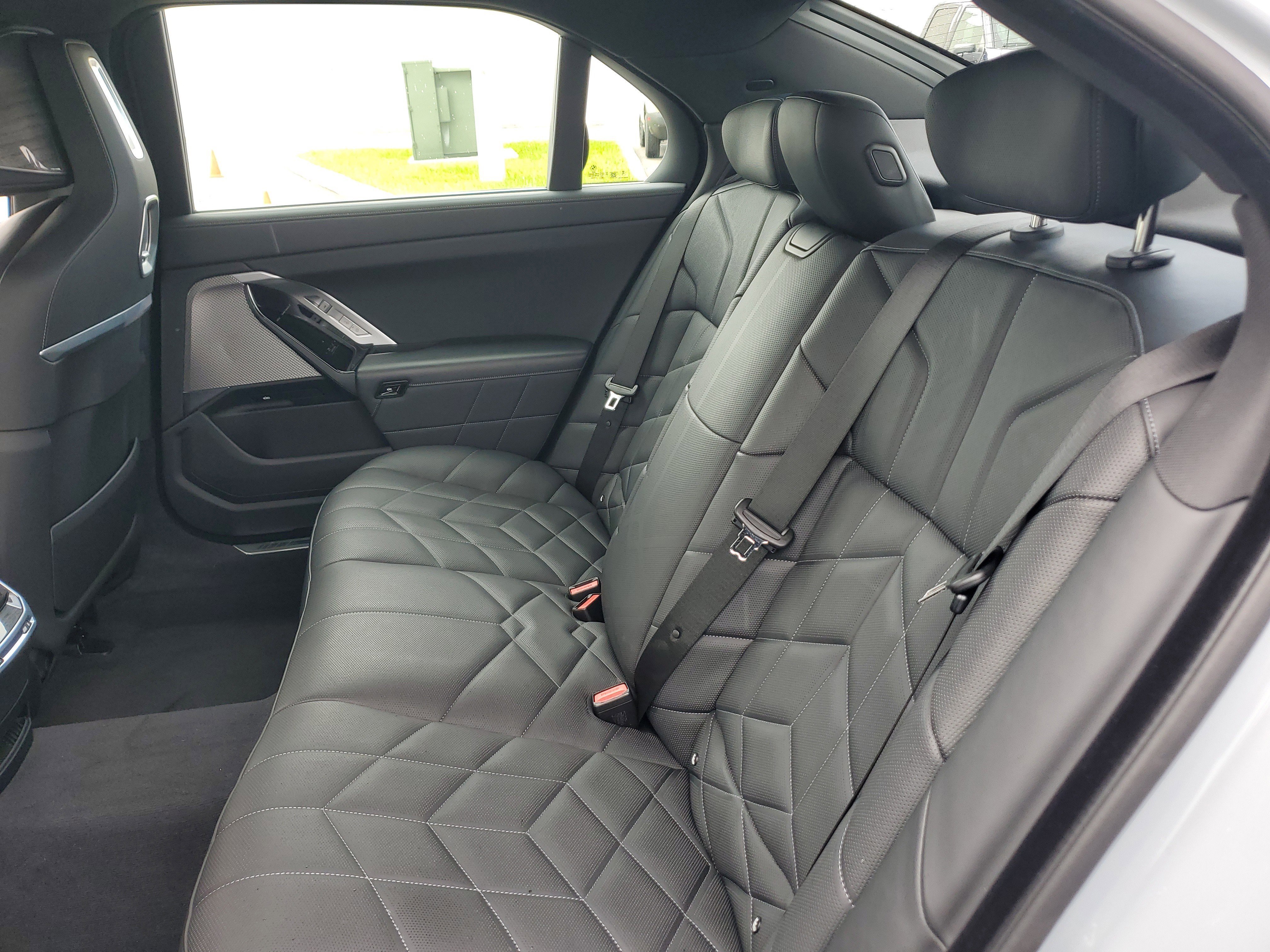 Used 2024 BMW 740i xDrive image 13