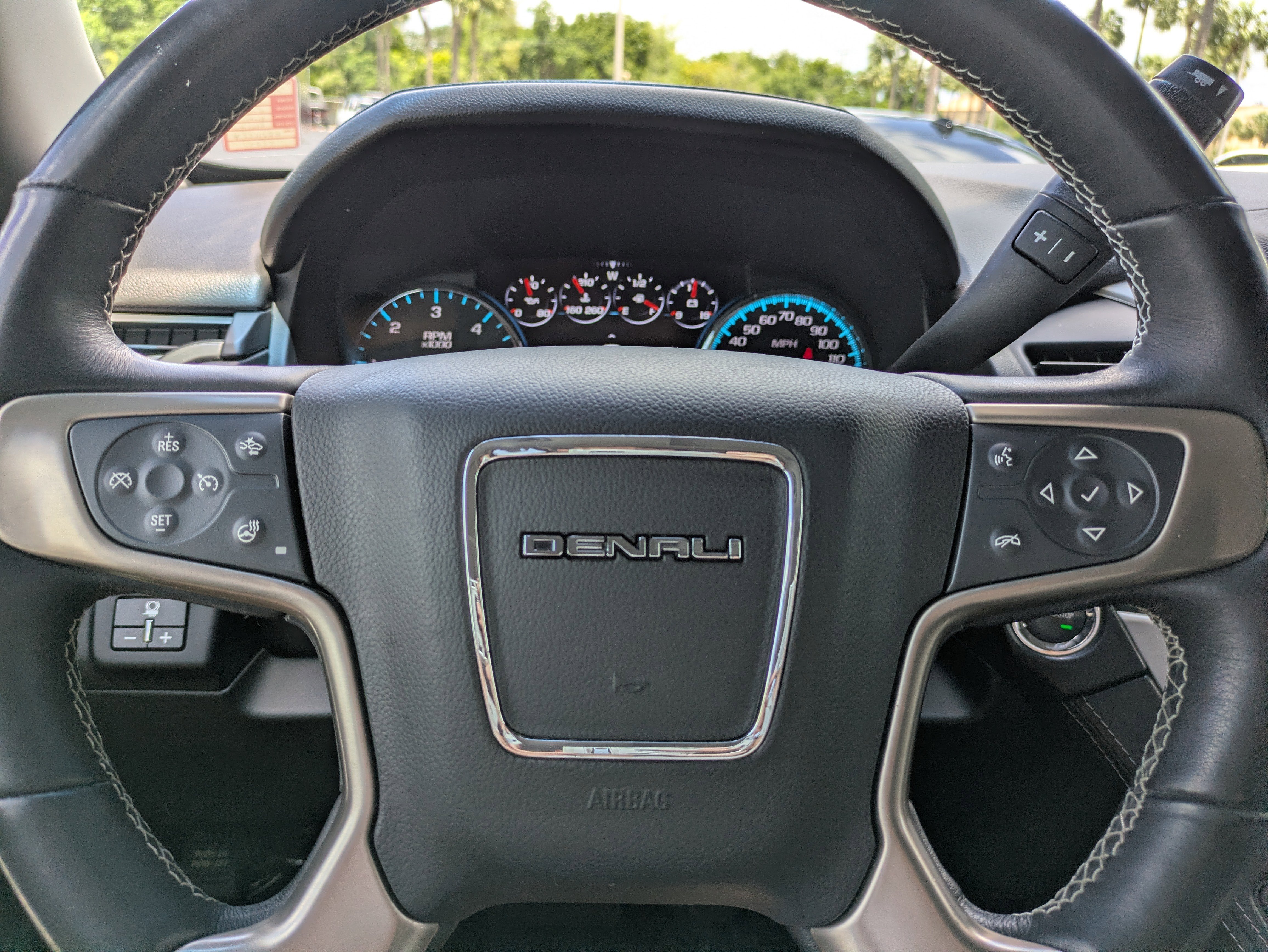 Used 2019 GMC Yukon Denali w/ Denali Ultimate Package AWD/4WD image 25