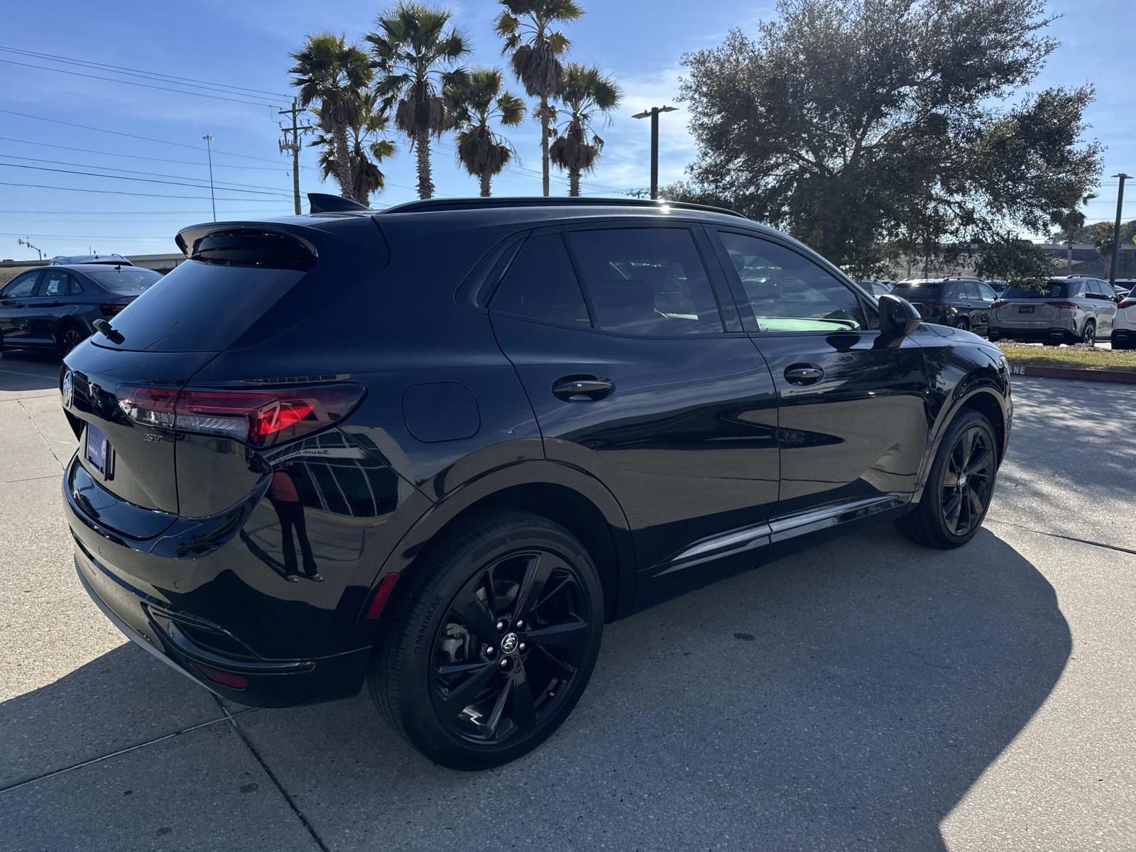 Used 2022 Buick Envision Essence w/ Sport Touring Package image 5