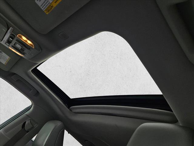 Used 2020 Toyota Highlander XLE AWD/4WD image 16